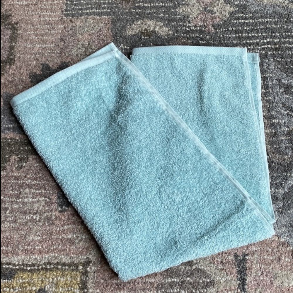 Amazon Basics Bathroom Hand Towels Set of 4